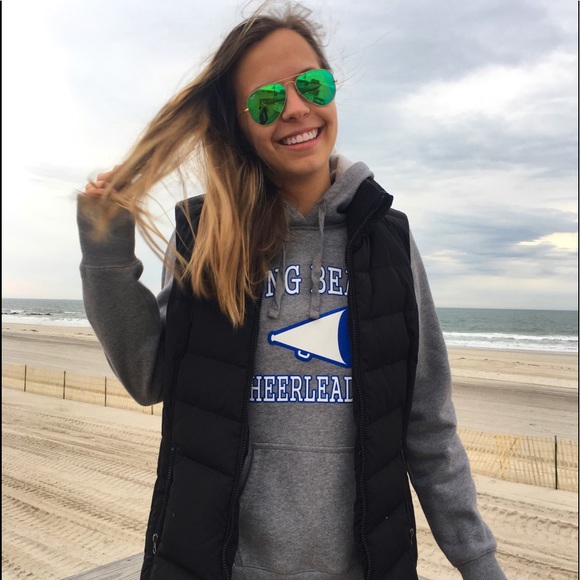 Meet your Posher, Nicole - Picture 1 of 1